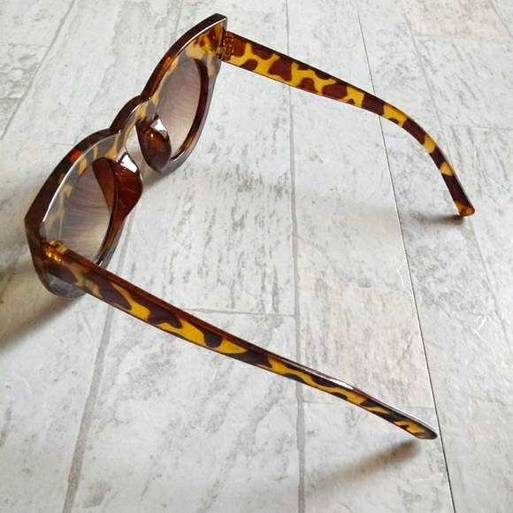 New Women's Oversized Animal Print Cat Eye Sunglasses - Picture 5 of 7